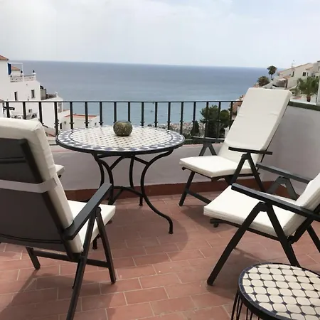 - - Beautiful Seaview Apartment
