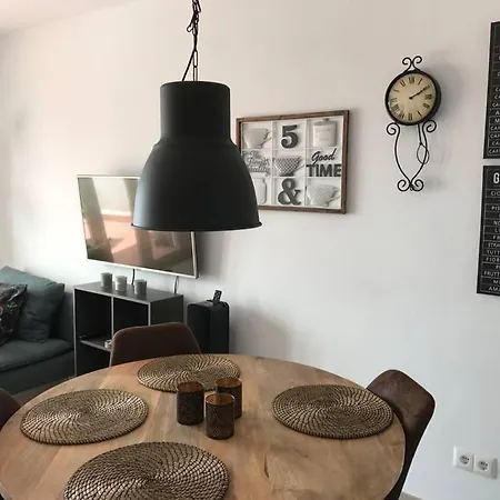 - - Beautiful Seaview Apartment *