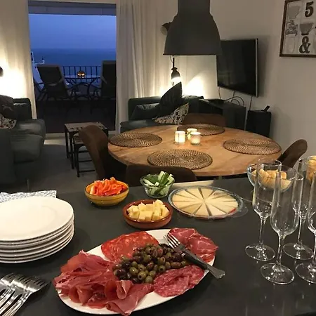 - - Beautiful Seaview Apartment *